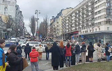 Родственники защитников «Азовстали» вышли на акцию в Киеве