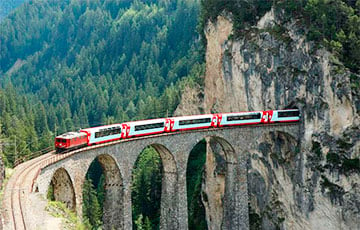 В Швейцарии запустили самый длинный пассажирский поезд в мире