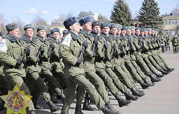 Фотофакт: в Минске военные готовятся к параду