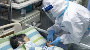Коронавирус в Китае: число жертв достигло 81