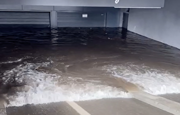 В Минске затопило подземный паркинг вместе с авто
