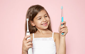 Беларусский стоматолог сказала, когда можно иметь одну зубную щетку на семью