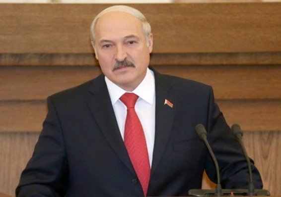 Лукашенко признал, что при всей многовекторности Беларусь "летела на одном крыле"