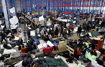 В логистическом центре «Бремино-Брузги» остаются сотни мигрантов