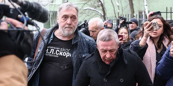 Михаил Ефремов вышел из колонии, его встречал Никита Высоцкий