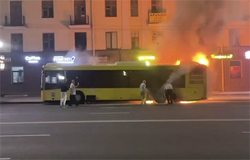 В Минске горел городской автобус МАЗ