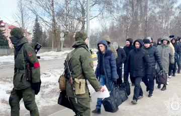 СМИ: В регионах Беларуси возле Сувалкского коридора массово вызывают резервистов