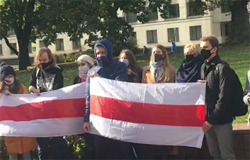 Студенты юрфака БГУ вышли на акцию солидарности