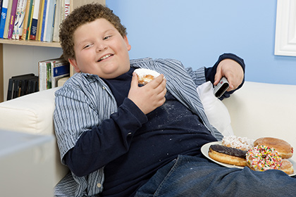 Британские парламентарии решили бороться с детским ожирением с помощью налогов