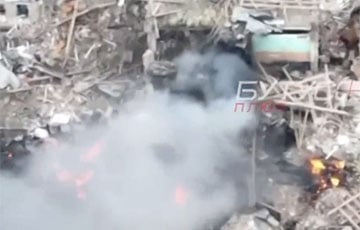 Момент падения сбитого под Бахмутом московитского самолета попал на видео