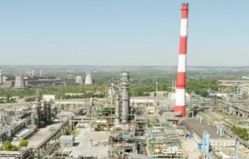 В Саратове горит нефтеперерабатывающий завод