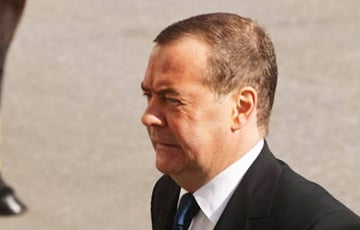 Медведев попал в опалу?