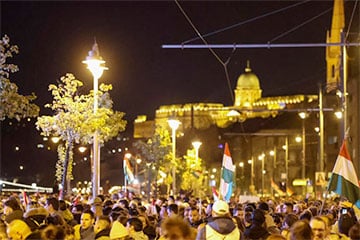 Сторонники «Тиса» уже празднуют победу на улицах