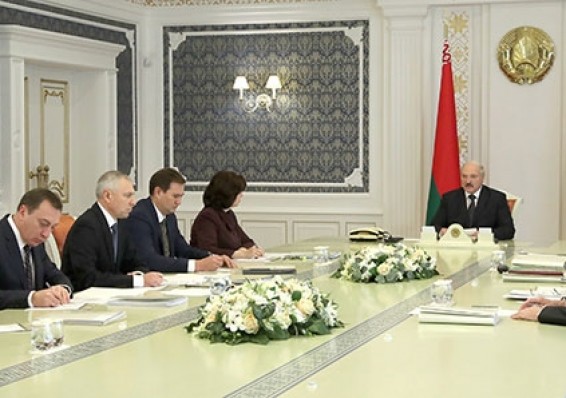 Лукашенко хочет повысить «исполнительскую и трудовую дисциплину» госслужащих