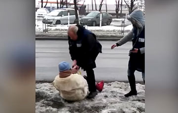 Минсктранс о скандальном видео: Женщину никто не валил на землю, она сама упала
