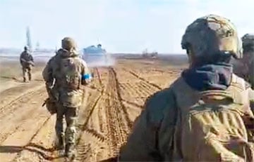 Украинский «снайпер №1» Курт показал трофеи ВСУ в Херсонской области
