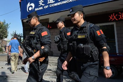 Китайские уйгуры напали с топорами на полицейский участок