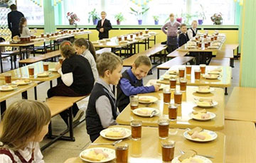 В беларусских школах могут убрать завтраки и полдники