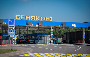 В пункте пропуска «Бенякони» снова ремонтируют асфальт