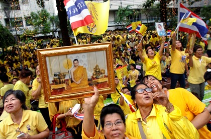 Король Таиланда отменил празднование дня рождения из-за недуга