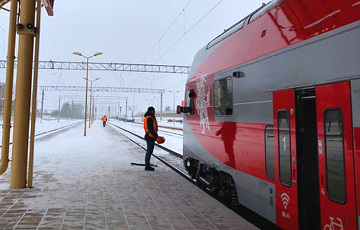 Двухэтажный поезд Минск - Вильнюс два часа простоял в Ждановичах без отопления
