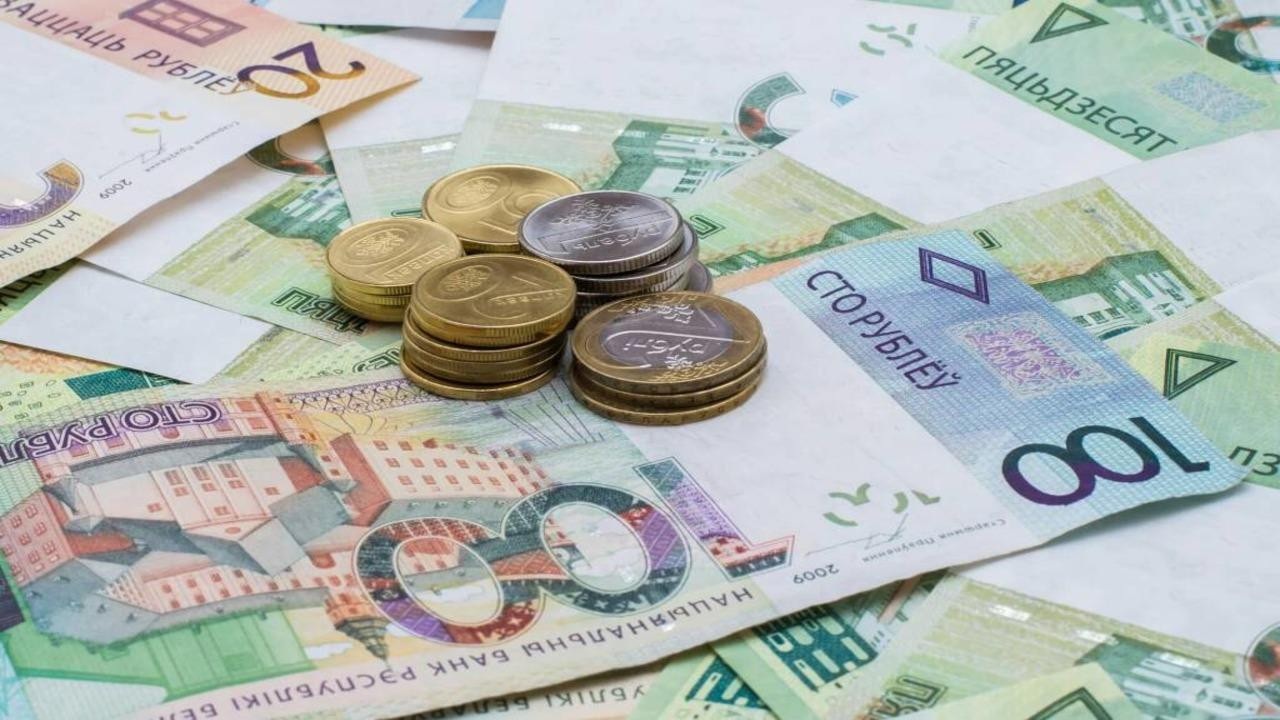 Белстат: средняя зарплата в Беларуси в июле составила 2772,4 рубля