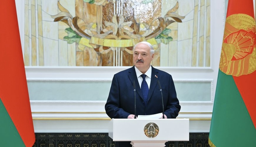 Лукашенко: беларусы готовы защищать страну с оружием в руках, не жалея своих жизней