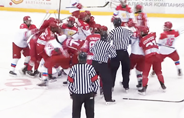 Видеофакт: Хоккеисты Беларуси и России устроили массовую драку