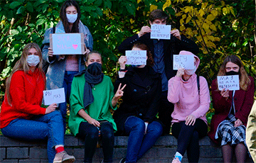 Студенты БГУ провели акцию солидарности с бастующими рабочими