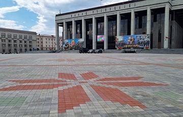 На Октябрьской площади в Минске закончили менять плитку