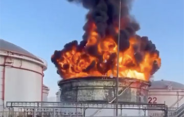 В Московии неподалеку от Крымского моста горит нефтебаза: что известно