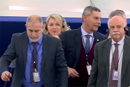 Обозвавшего турок «варварами» греческого евродепутата выгнали с заседания