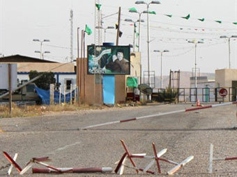 Войска Каддафи выбили повстанцев с тунисской границы