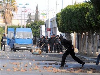 Число погибших в беспорядках в Тунисе выросло до 21