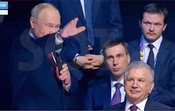 Видеофакт: Путин вскинул руку в нацистском приветствии