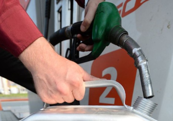 СМИ: в Беларуси после двух лет «эмбарго» на повышение цены дорожает топливо