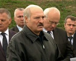 Лукашенко поручил строить транзитные автотрассы