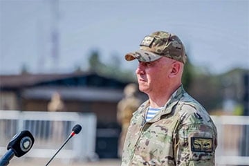 Московитский генерал Аверьянов, который считался убитым, появился на церемонии передачи Гвинее военной техники
