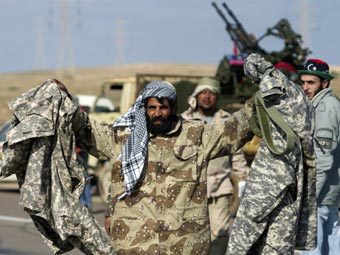 Ливийские повстанцы отбили у Каддафи нефтеналивной порт