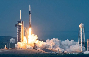 SpaceX запустила на орбиту корабль с экипажем из четырех туристов