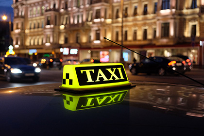 Uber предупредил о пике цен на такси в новогоднюю ночь в Москве