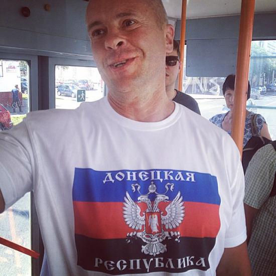Мужчина в майке «ДНР» угрожал детям в минском трамвае