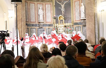 В Варшаве в «Ночь расстрелянных поэтов» поэтов прошел концерт «Вольнага хору»