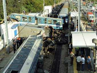 57 человек пострадали в результате столкновения поездов в Тунисе