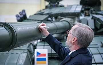 Чехия передаст Украине новые танки