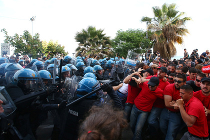 Сицилийская полиция разогнала противников G7 слезоточивым газом