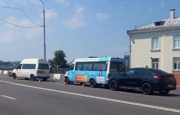 В Минске собрался «паровоз» c участием такси и маршрутки