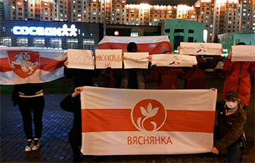 Флешмоб #МенскРазам охватил столицу Беларуси