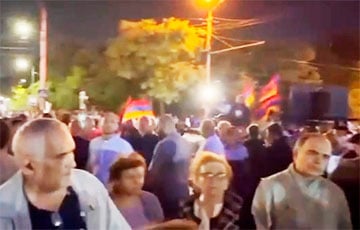 «Прощай, немытая Московия!»: протестующие в Ереване выдвинули ультиматум РФ