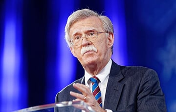 Экс-советника Трампа Болтона обвинили в разглашении секретных материалов